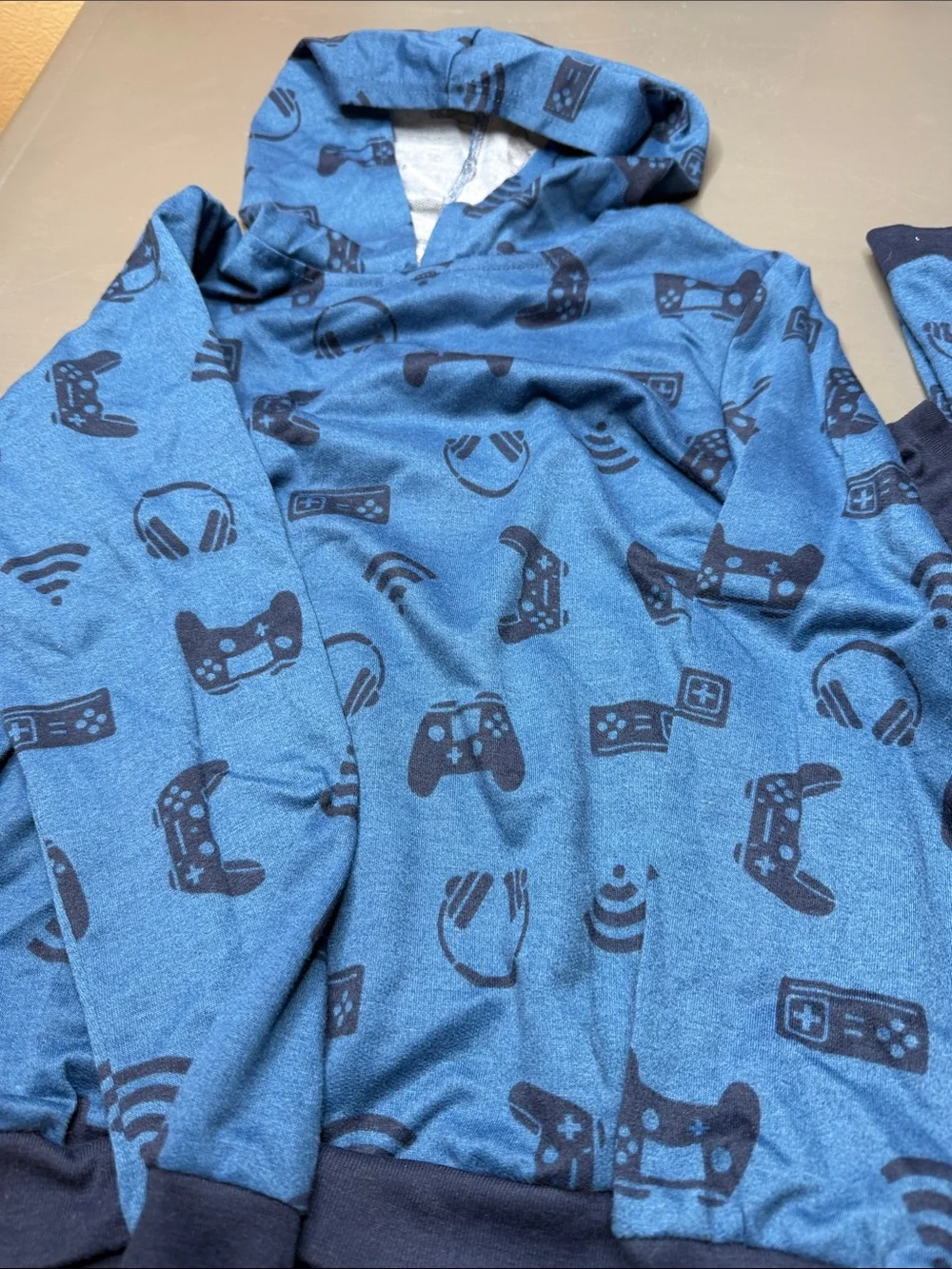 Kid’s 3-piece Lounge Set - Blue/video games . Size: 7-8. Like new